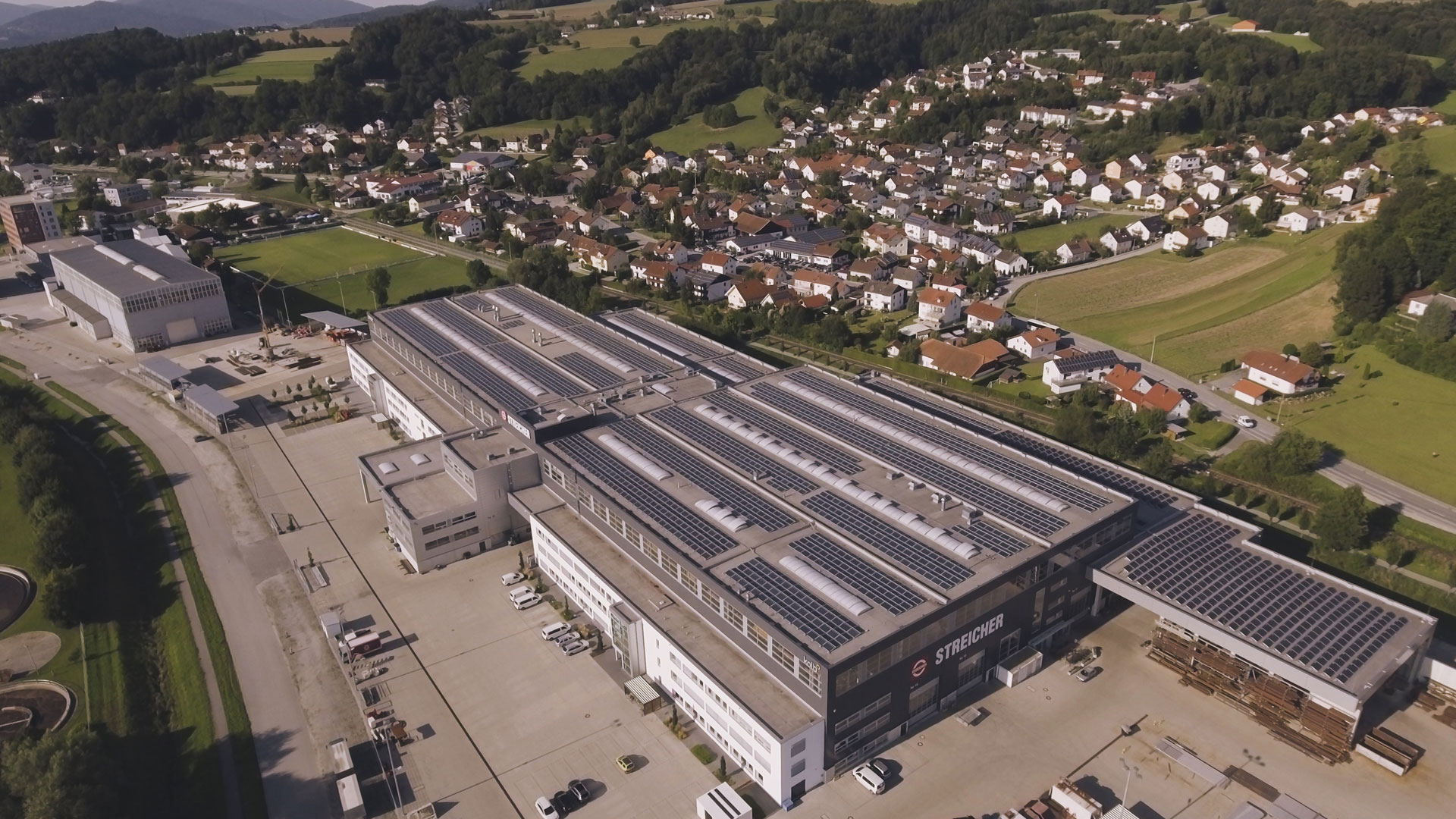 Steicher Neubau Produktions-/ Lagerhallen mit Bürogeb. in Deggendorf